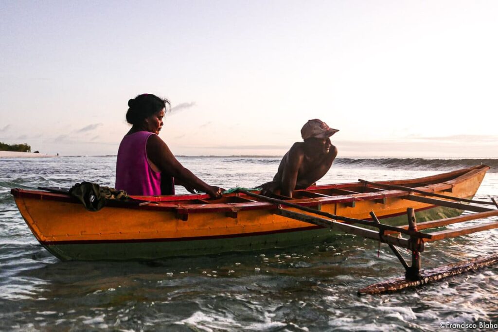 KIRIBATI ISLAND Coastal fisher and partner The role of woman in fisheries By Francisco Blaha